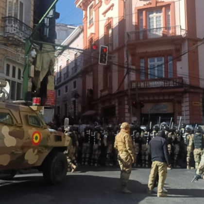 Осуетиха опит за преврат в Боливия По рано танк разби