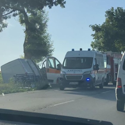 Микробус катастрофира тази сутрин на пътя Варна Добрич Превозното средство по