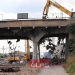 Бетонният мост в Пловдив пада: Багери 