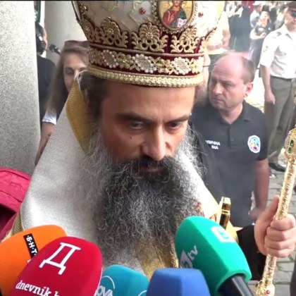 Започна тържествената интронизация на новоизбрания български патриарх Даниил В церемонията в