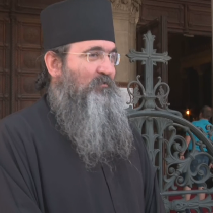 Игуменът на Гигинския манастир архимандрит Никанор връчи лично на новия