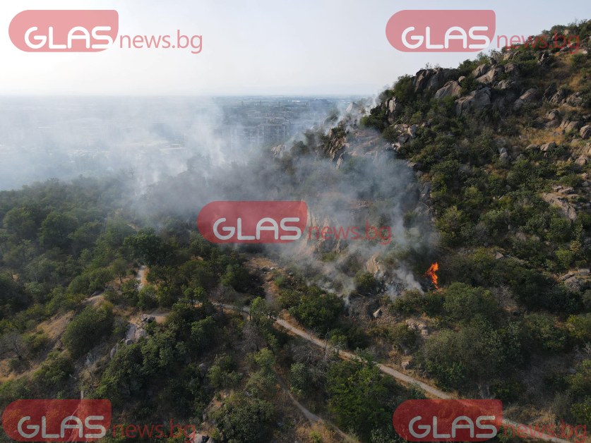 СНИМКИ с дрон на пожара на Младежкия хълм в Пловдив