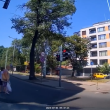 Баба пресече на червено с внуче в Пловдив, кара се на шофьор  ВИДЕО