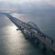 Движението по Кримския мост е блокирано поради въздушна атака в Севастопол