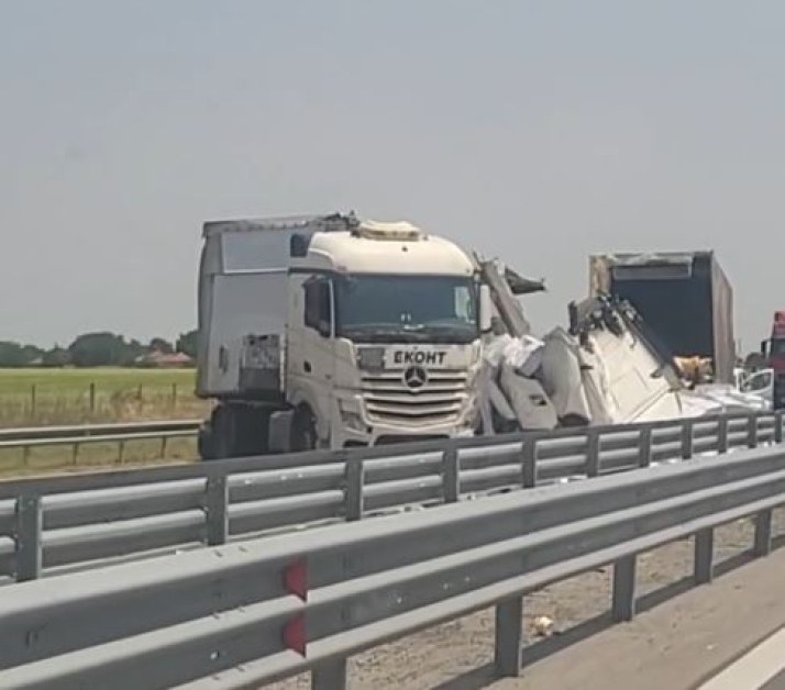 Тежка катастрофа с камиони на АМ Тракия, има тапа* СНИМКИ