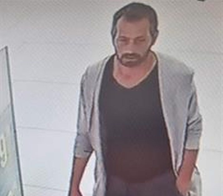 Полицията издирва мъж, снимал с телефон жена в пробна на пловдивски мол