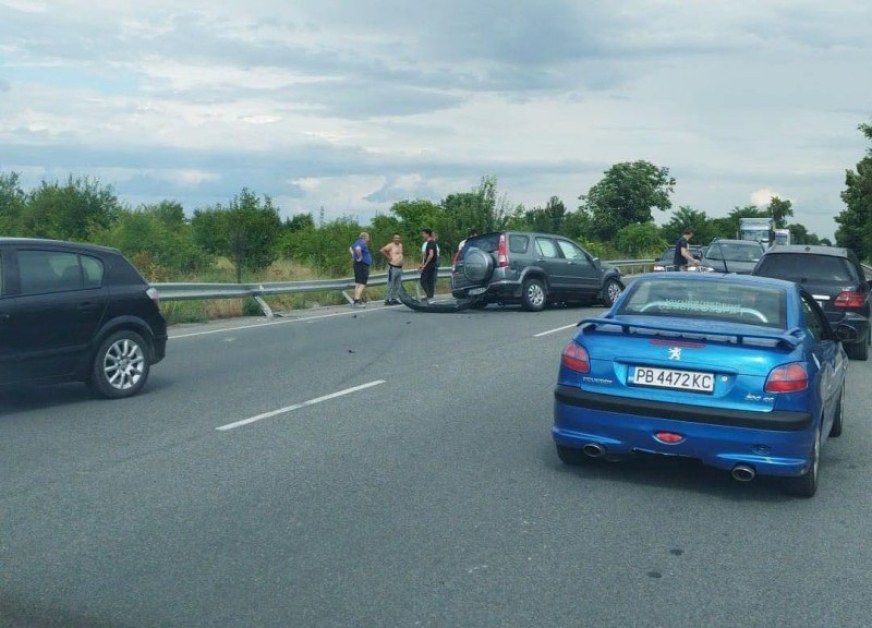 Челна катастрофа на пътя Пловдив-Пазарджик, щетите са сериозни СНИМКА
