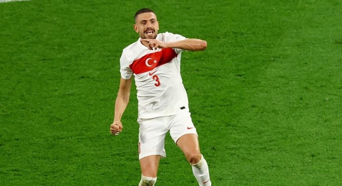 Разследват турския голмайстор, празнувал със символа на 