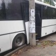 Автобус за Пловдив се заби в стълб в Пазарджик