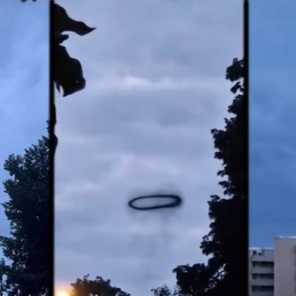 Мистериозни черни пръстени се появиха в небето над Берлин съобщи