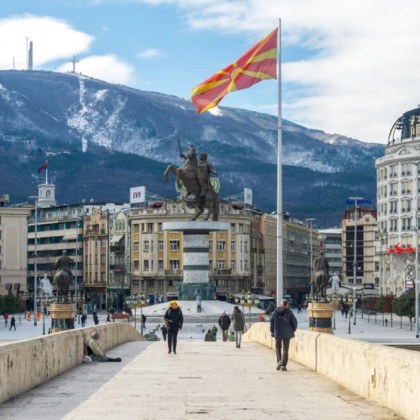 Посланикът на ЕС в Скопие Дейвид Гиър призова македонското правителство