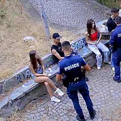 Ученици които са драскали по Сахат тепе са били отведени