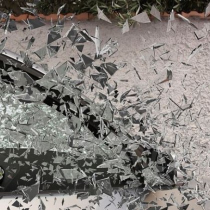 Камион цистерна с петрол се сблъска днес с микробус в