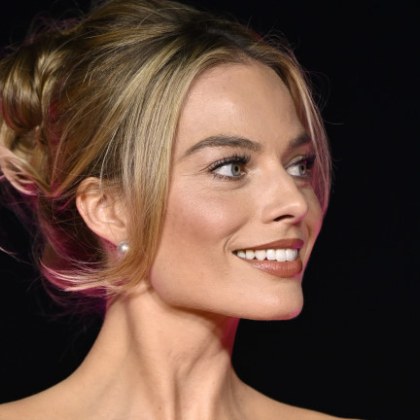 34 годишната австралийска актриса Марго Роби предизвика слухове за първата си