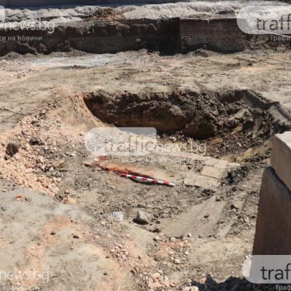 Археолозите подготвят терена и разкриват откритите недатирани градежи под Бетонния