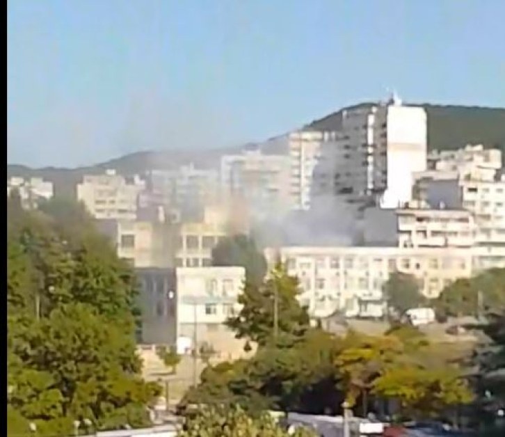 Пожар в поликлиника във Варна СНИМКИ