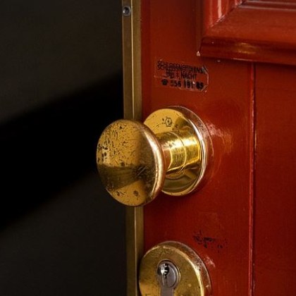 Мъж успя да притесни жители на блок в столицата Дама алармира