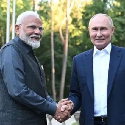 Докато руските въоръжени сили атакуват с ракети детска болница в Киев