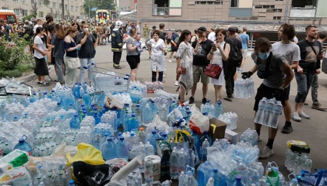 Неизвестни занесли отровена вода в ударената детска болница в Киев?