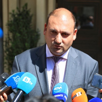 Служител на Четвърто районно управление в Бургас е задържан за