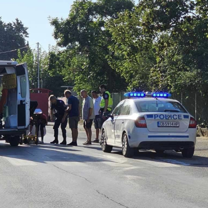 Лек автомобил Хонда блъсна тази сутрин жена която пресича на