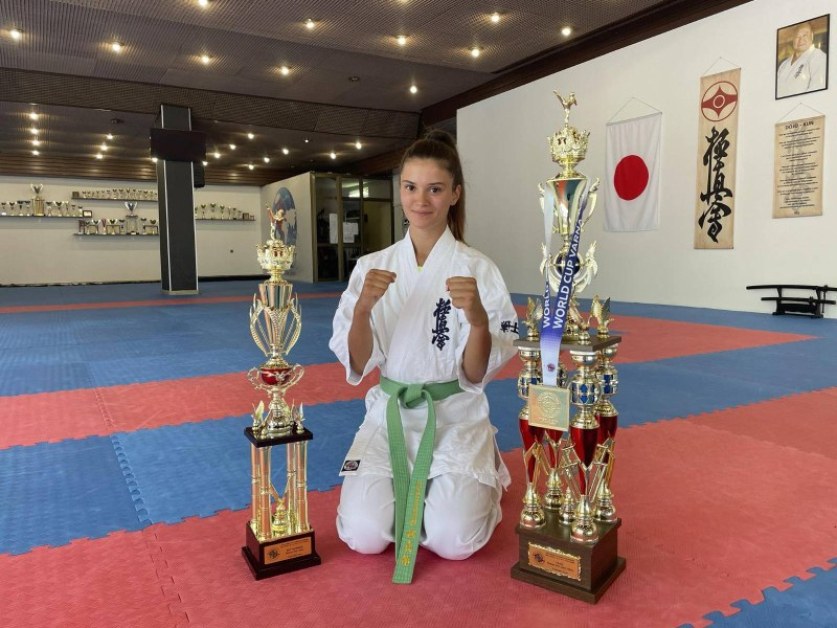 Световната шампионка по карате Моника Стоянова мечтае за още титли ВИДЕО