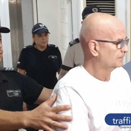 Мярката за неотклонение на двамата лекари точили Здравната каса ще