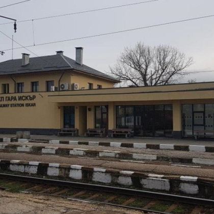 Криминално проявен мъж е нападнал машинист на влак Снощи около 21 30