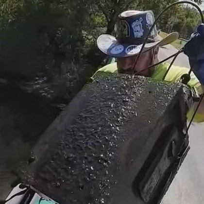 Двойка нюйоркчани намери сейф пълен с пари на дъното на