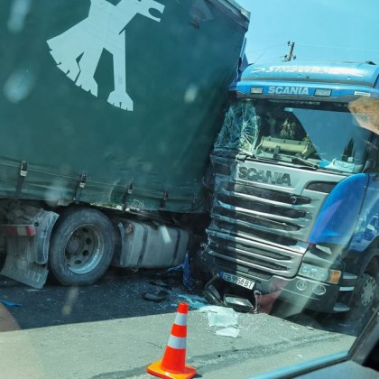 Тежка катастрофа между два ТИР а е станало на път Разград