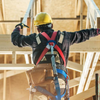 Най малко двама души са загинали а девет са били ранени