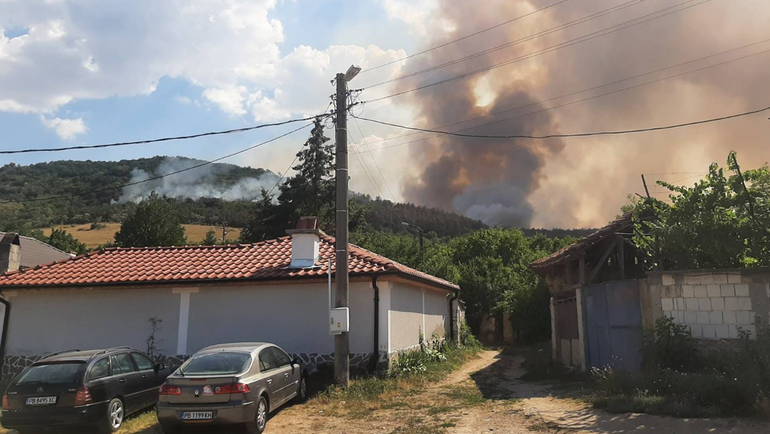 Битката с пожарите: Общините Хисаря и Калояново набират доброволци за утре