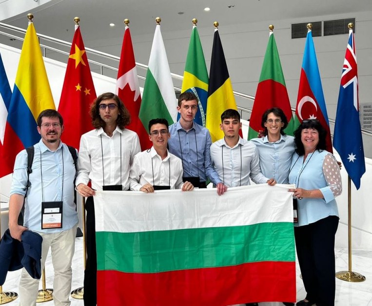 Български ученици спечелиха 3 медала на Международната олимпиада по биология СНИМКИ