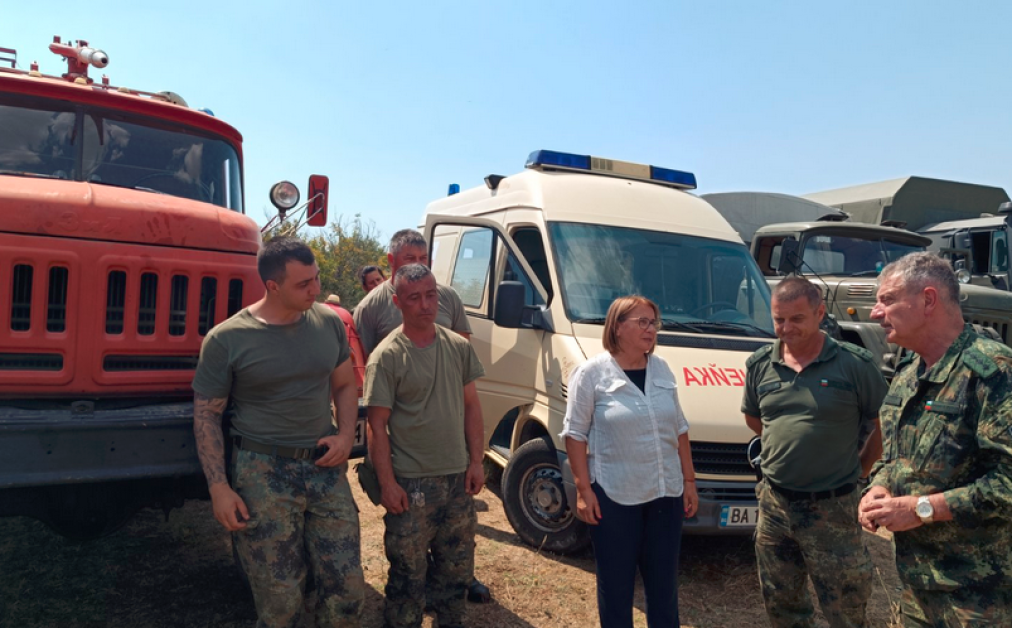 Последна информация за мащабния пожар между Хисаря и Калояново СНИМКИ