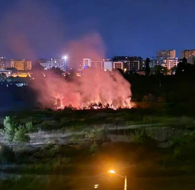 Избухна пожар в София СНИМКИ