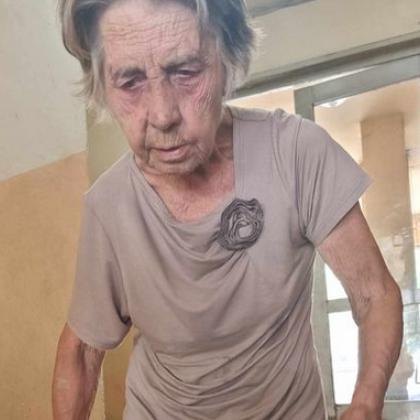 Възрастна жена страдаща от деменция попадна на добри хора в