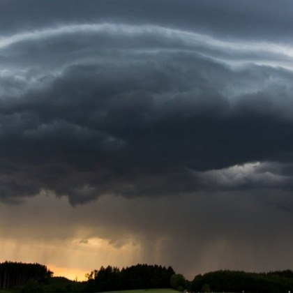 България трябва да започне опити с извалявания от потенциални облаци