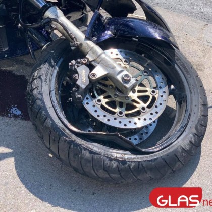 Моторист е в тежко състояние след пътен инцидент снощи Около