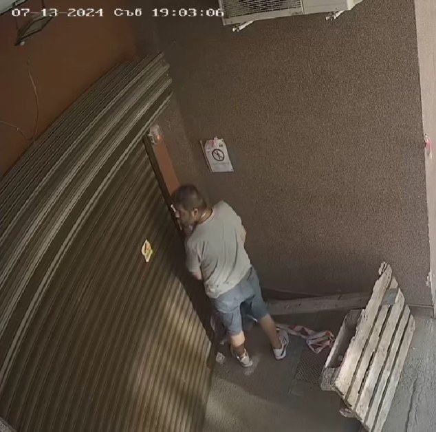 Мъж в Люлин използва вход на блок като тоалетна