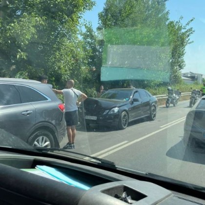 Катастрофа стана днес на Околовръстното на Пловдив Две коли са