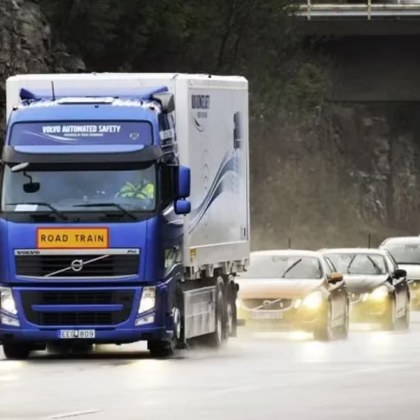 Мъж се обърна към водачите на пътя и повдигна един