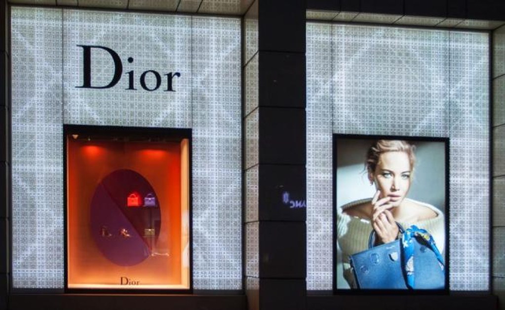 Скандал с чантите на Dior, прокуратурата разкри истинската им цена