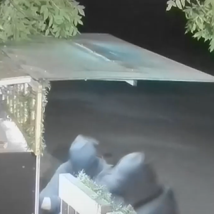 Маскирани мъже разбиха вендинг машини в столичния квартал Слатина и