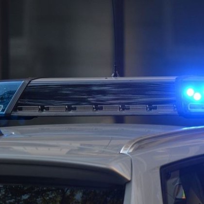 Мъж нападна с нож полицай в Париж дни преди откриването