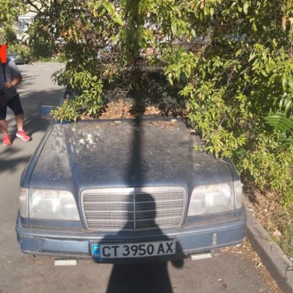 Лека автомобил Мерцедес е откраднат в Стара Загора Това твърди