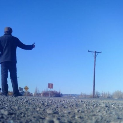 Млада жена срещна възрастен мъж в беда За това разказа