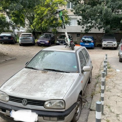 И това доживяхме: тротинетка се озова на неочаквано място СНИМКА
