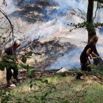 В късния следобед вчера на Беклемето избухна пожар който се