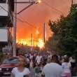 Голям пожар до летище в Измир