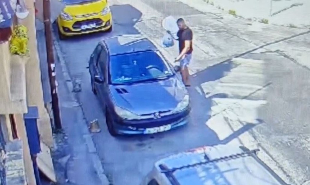 Мъж опита да отвори чужда кола ВИДЕО